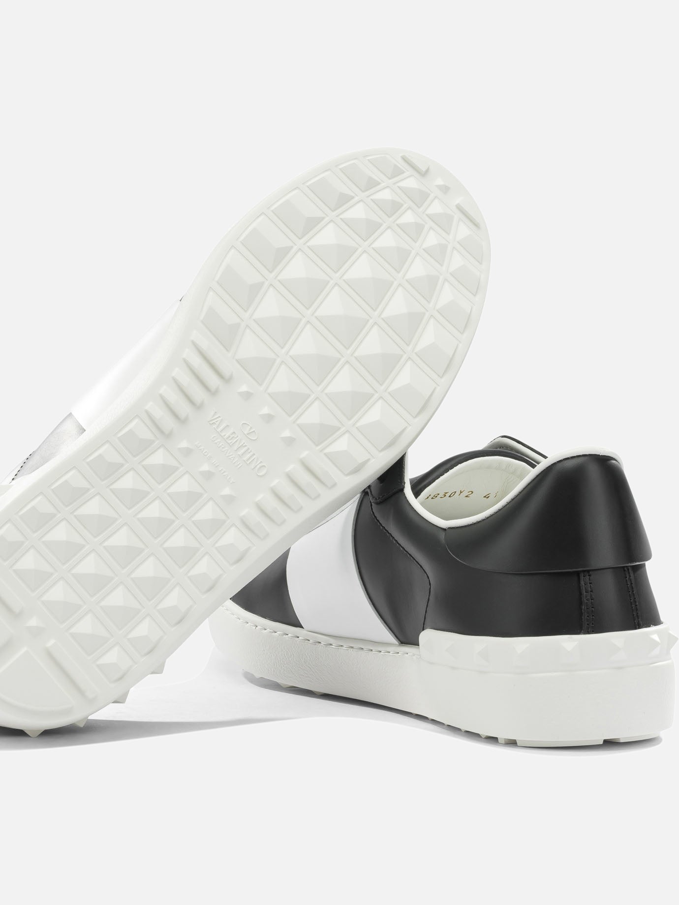 Low top sneakers 100% calf leather - 100% calf leather Black - Valentino Garavani Men | PDP | VIETTI Online Store | Zoom-Modal_5
