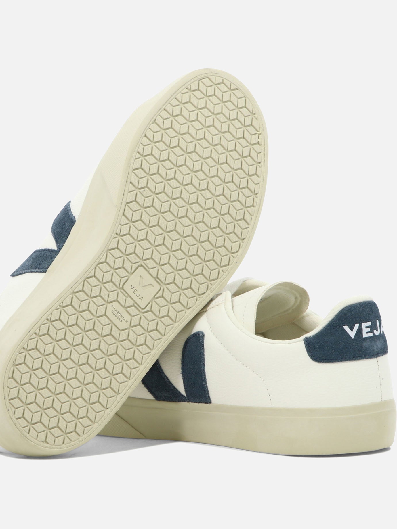Low top sneakers 100% organic leather - 50% amazonian rubber 26% mineral silica 19% other fabric 5% synthetic rubber White - Veja Men | PDP | VIETTI Online Store | Zoom-Modal_5