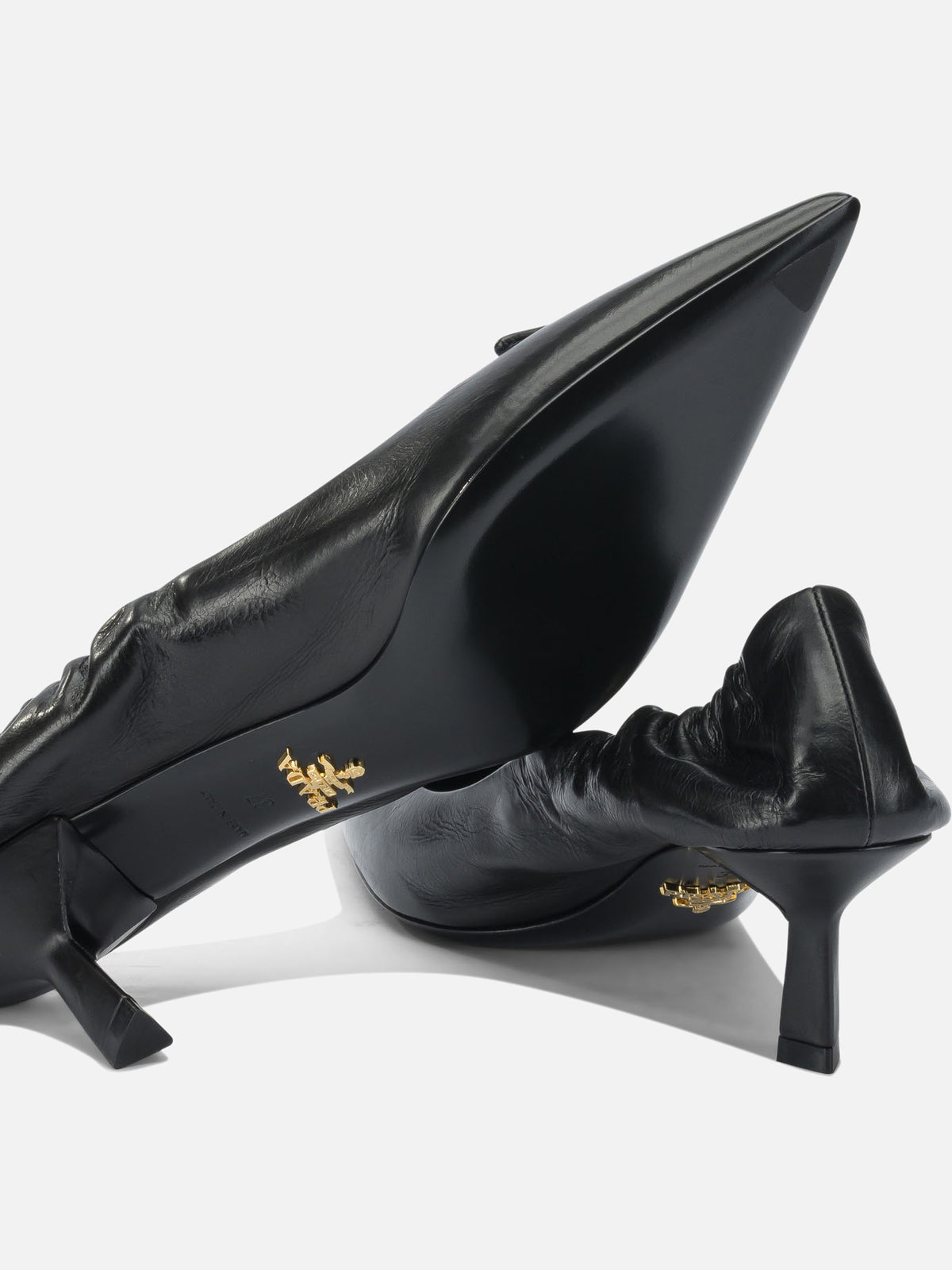 Prada Leather pumps with logo Black