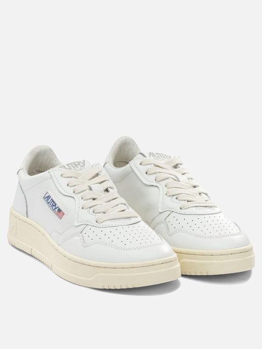 Autry "Medalist Low" Low-Top Sneakers White