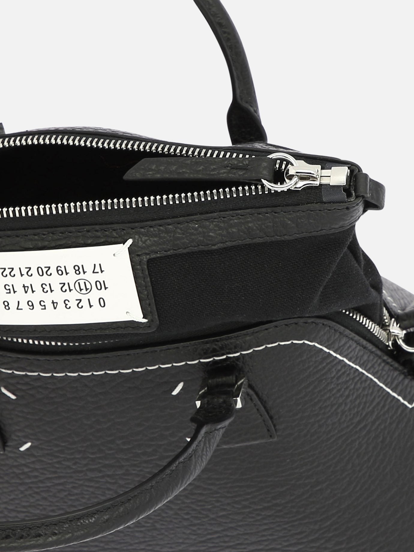 Small bags 100% cow leather - Secondary fabric: 79% cotton 16% polyester 5% other fibres - Lining: 100% cotton - Other fabric: 100% zamak - Other fabric: 100% brass Black - Maison Margiela Women | PDP | VIETTI Online Store | Zoom-Modal_5