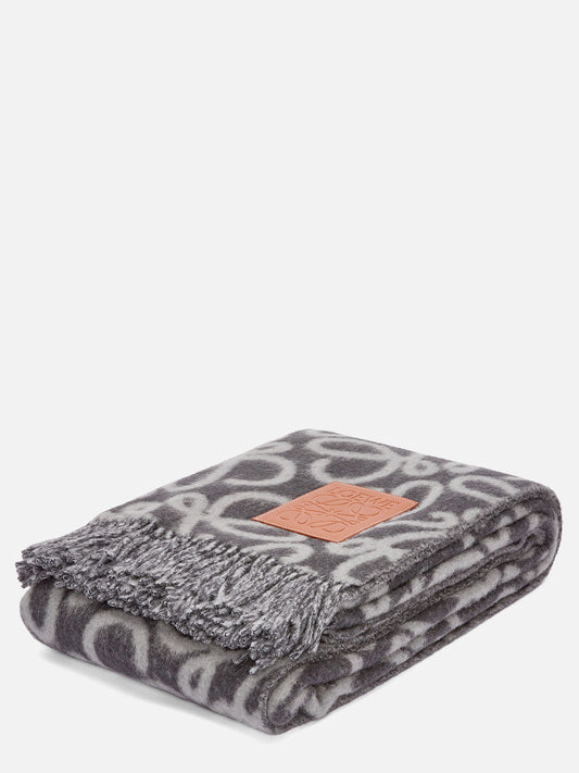 Anagram blanket in alpaca and wool