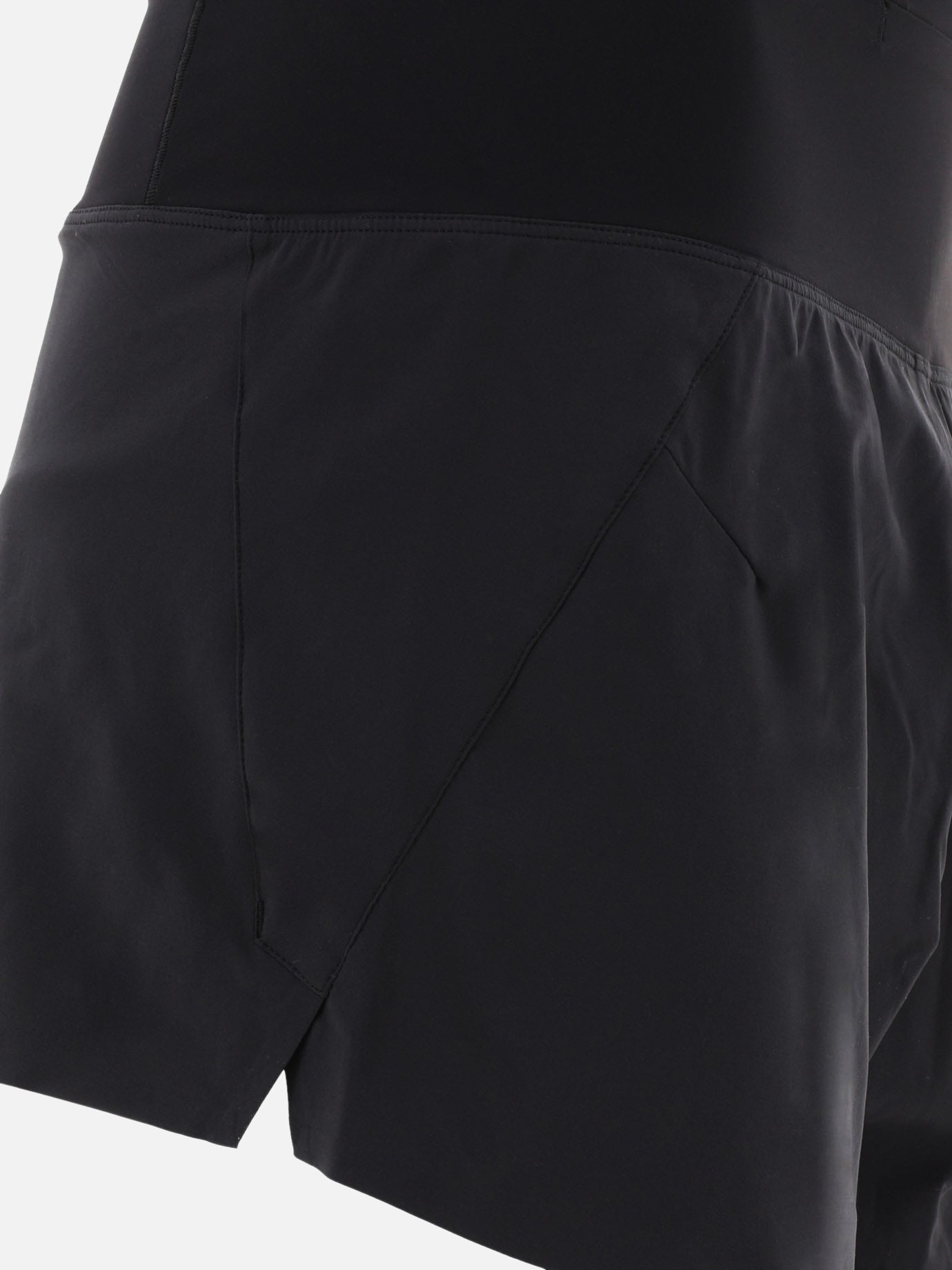 "Essent Run 3.5"" shorts