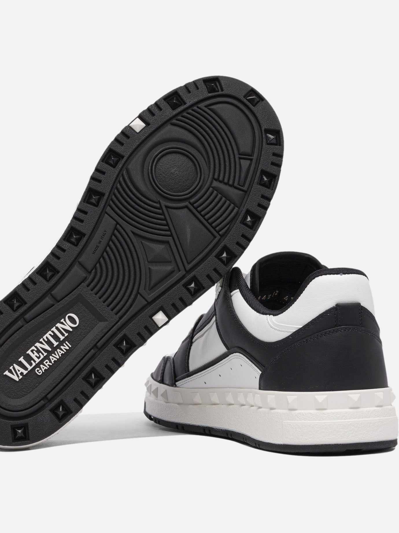 Sneaker basse 100% leather - 100% rubber  Nero - Valentino Garavani Uomo | PDP | VIETTI Online Store | Zoom-Modal_5
