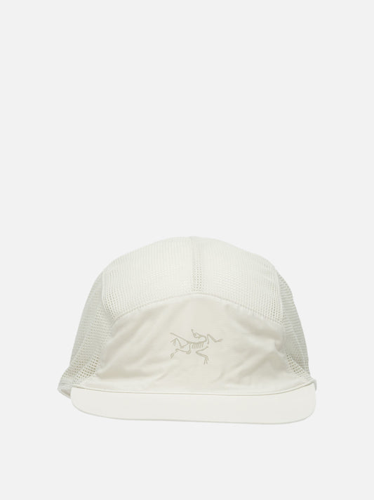 Arc'teryx "Norvan Mesh" trucker hat White

