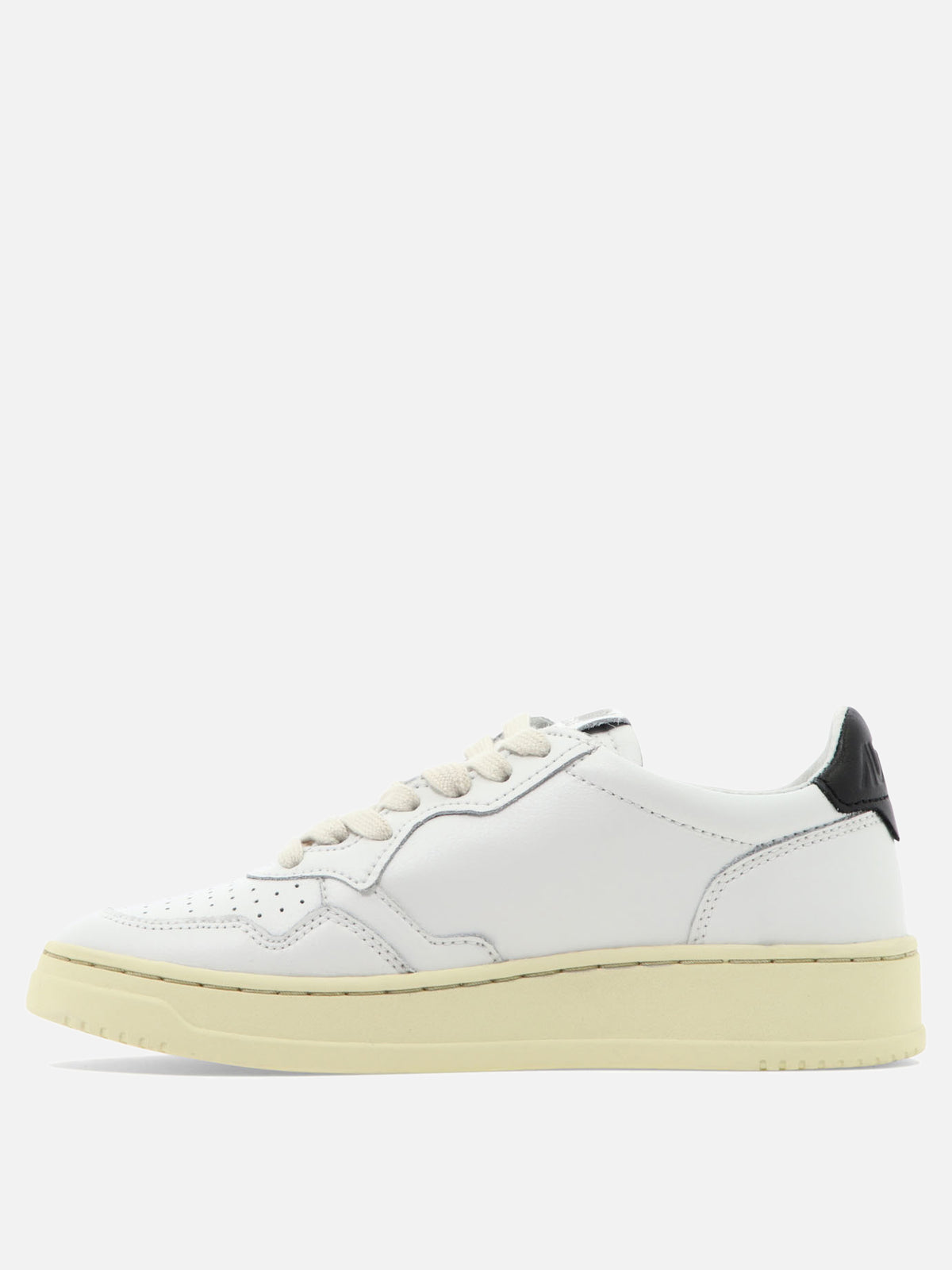 Autry "Medalist Low" sneakers White