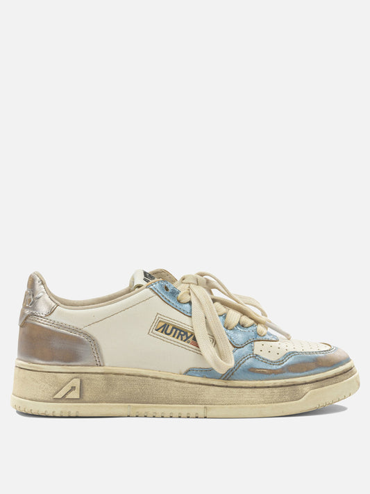 Low top sneakers 55% cow leather 45% goat leather - 100% rubber  Light blue - Autry Women | PLP | VIETTI Online Store 
