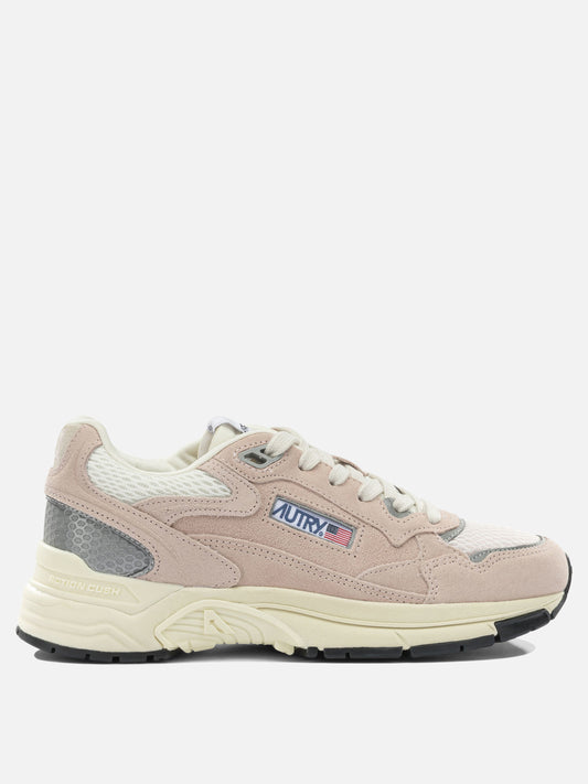 Low top sneakers 70% cow leather 15% polyester 10% nylon 5% polyurethane - 40% phylon 40% rubber 20% thermoplastic polyurethane  Pink - Autry Women | PLP | VIETTI Online Store 
