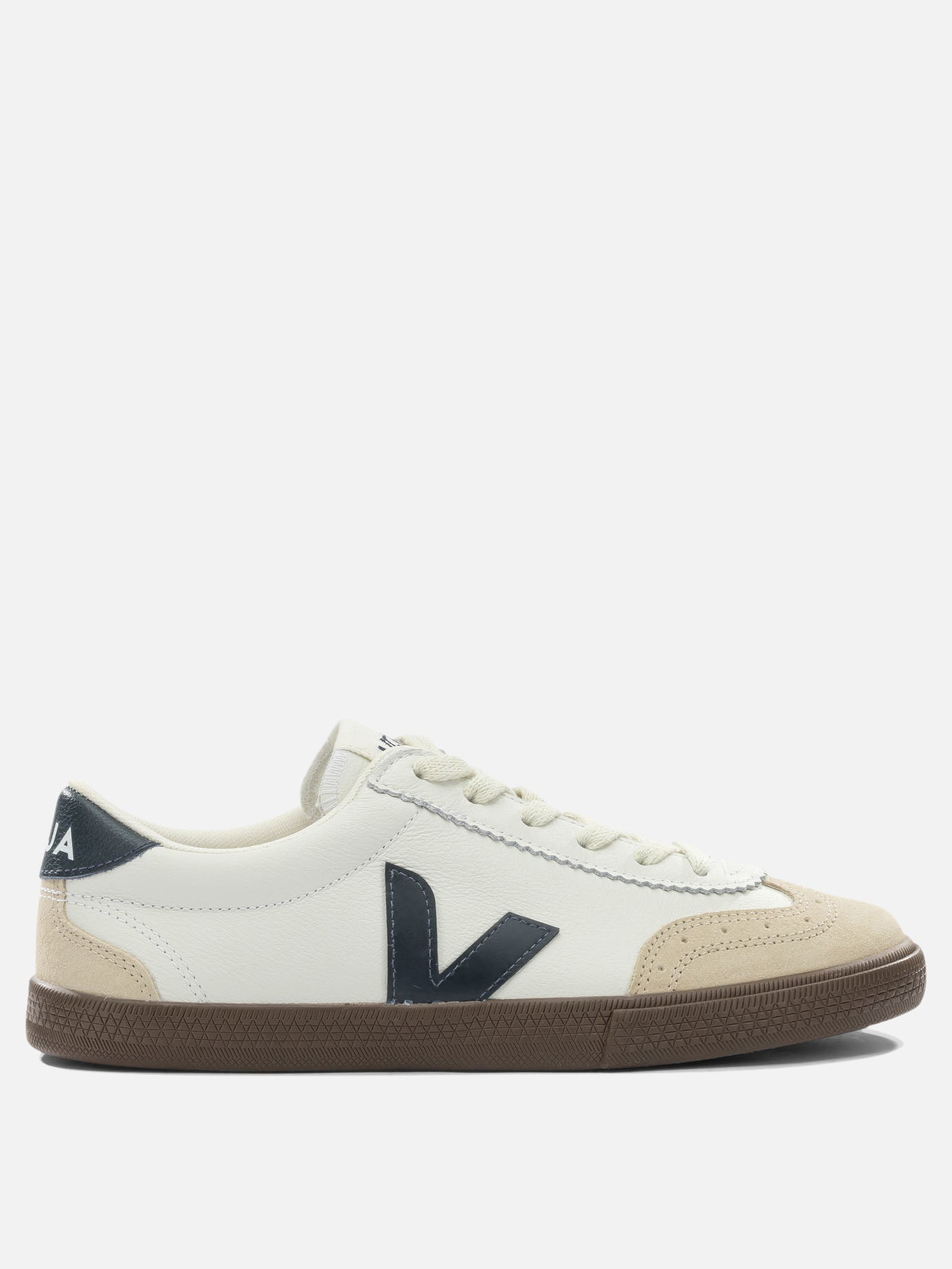Low top sneakers 100% organic leather - 50% amazonian rubber 26% mineral silica 19% other fabric 5% synthetic rubber  White - Veja Women | PDP | VIETTI Online Store | Zoom-Modal
