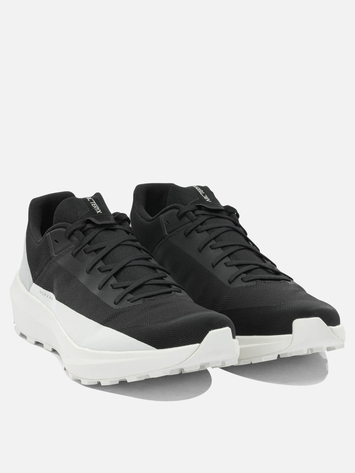 Arc'teryx "Norvan LD 4" Low-top sneakers Black
