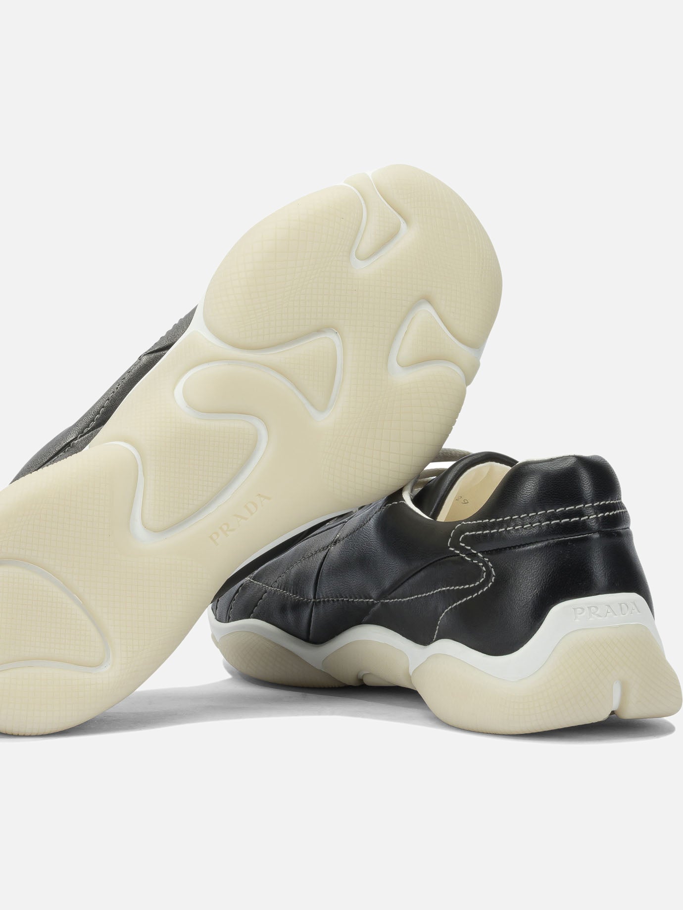 Sneaker basse 100% lamb leather - 100% rubber  Nero - Prada Uomo | PDP | VIETTI Online Store | thumbnail_5