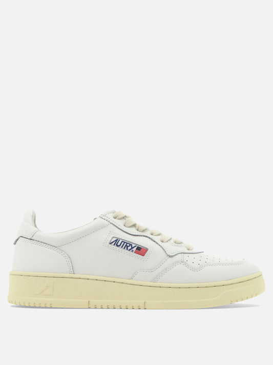 Autry "Medalist Low" low top sneakers White

