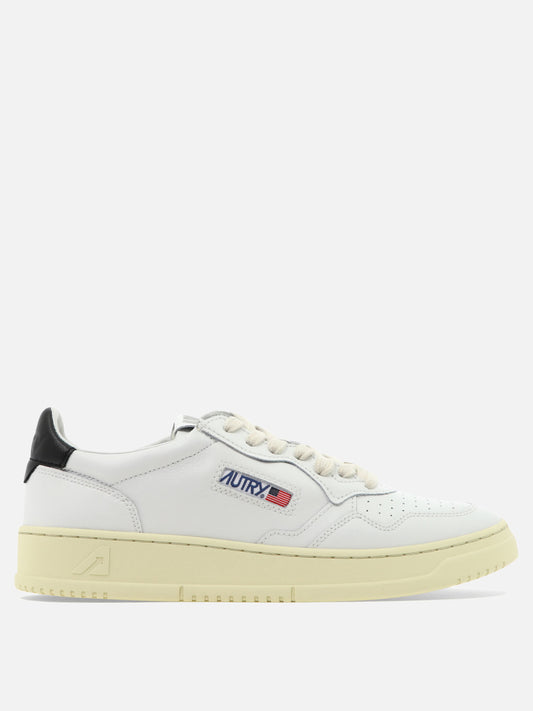Autry "Medalist Low" low top sneakers White

