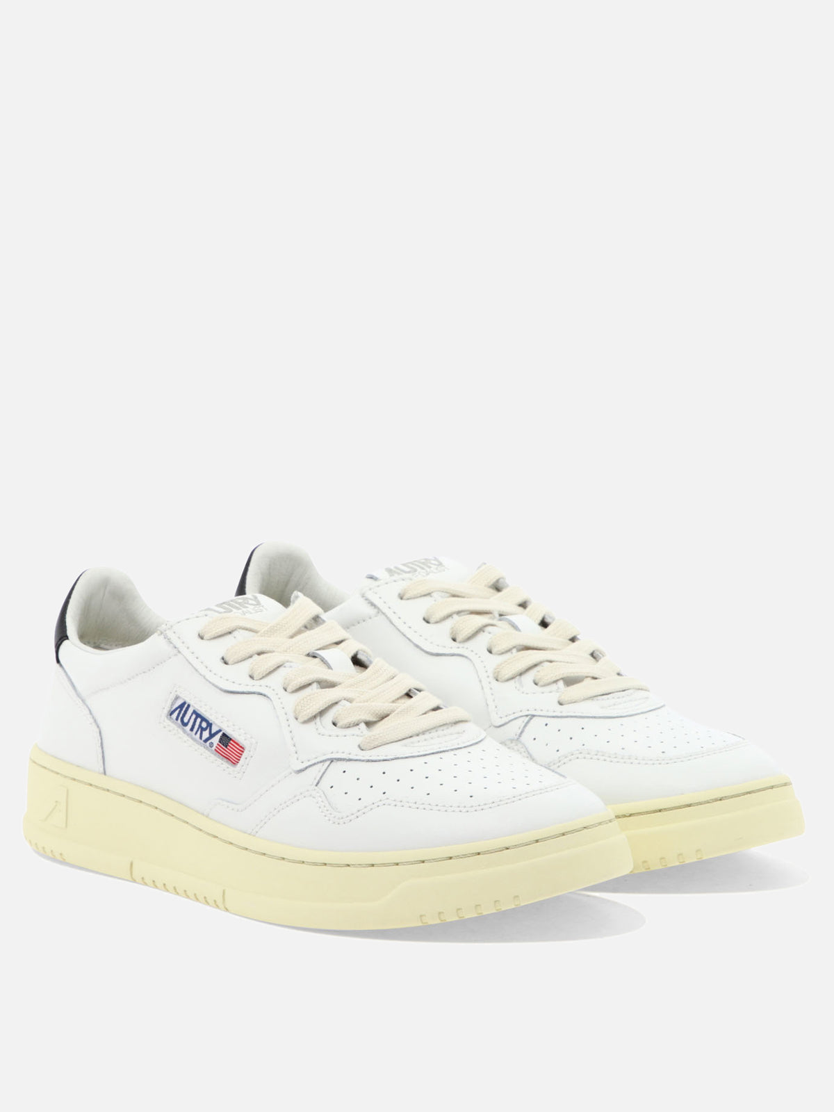 Autry "Medalist Low" low top sneakers White

