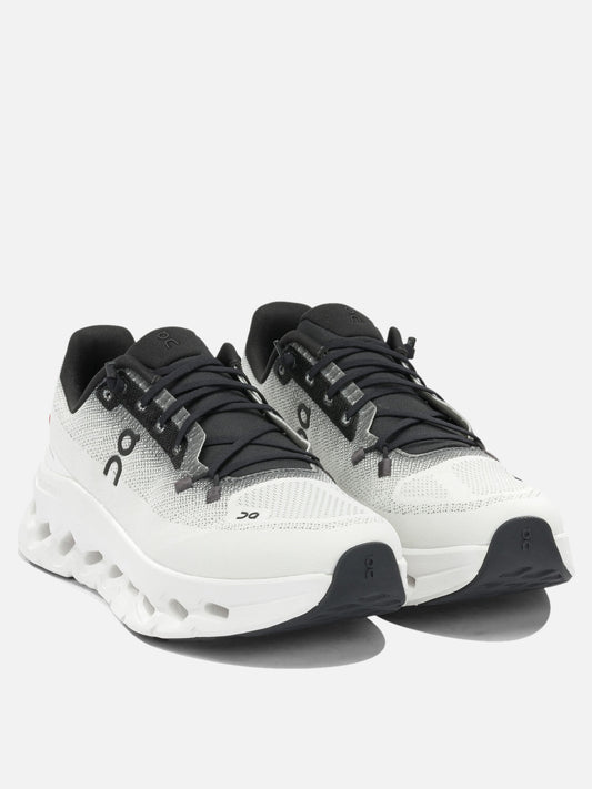 On Running "Cloudtilt" Low-Top Sneakers White

