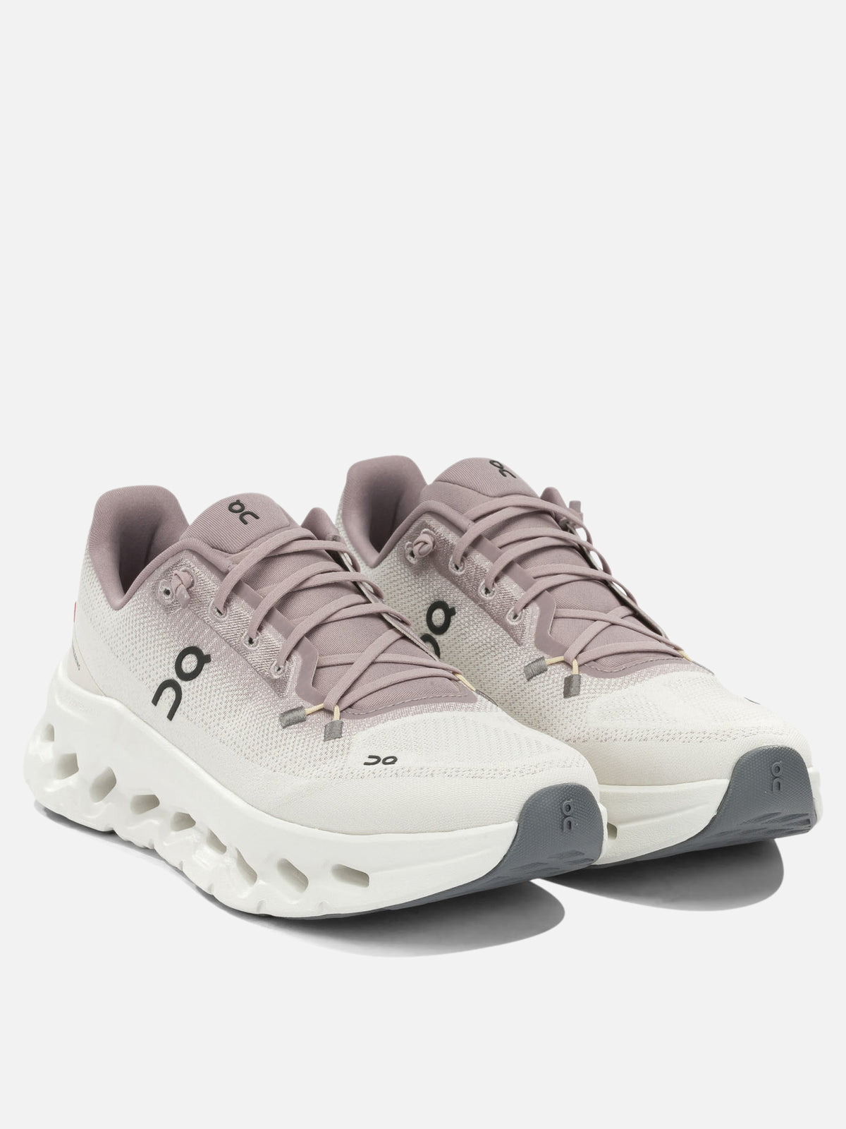 On Running "Cloudtilt" Low-Top Sneakers Purple

