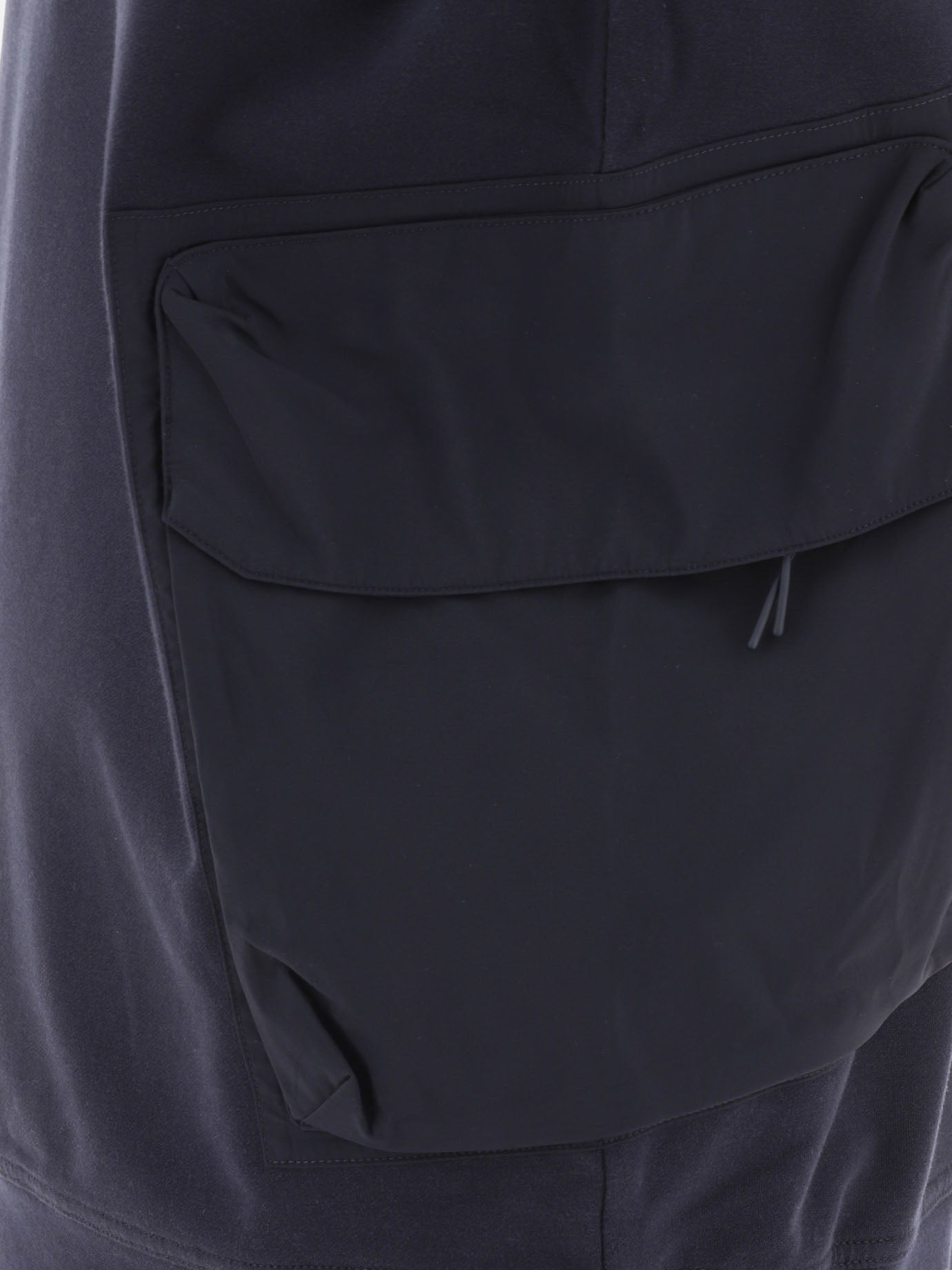 Sweatshirt with patch and cargo pockets